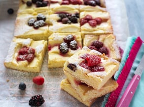 Torta di mele e frutti di bosco