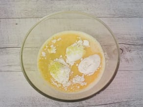 Clafoutis di albicocche e lamponi