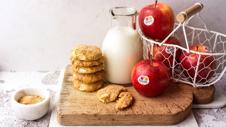 Soft cookies with Gala apples