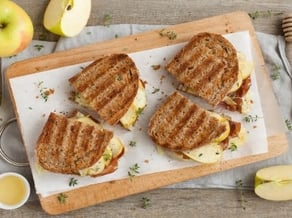 Sandwiches mit Golden Delicious-Äpfeln, Stilfser Käse und Speck