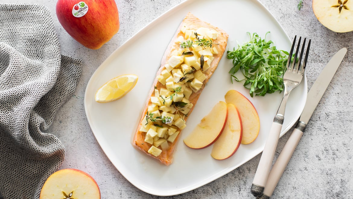 Salmon fillet in the oven<br>with Pinova apples