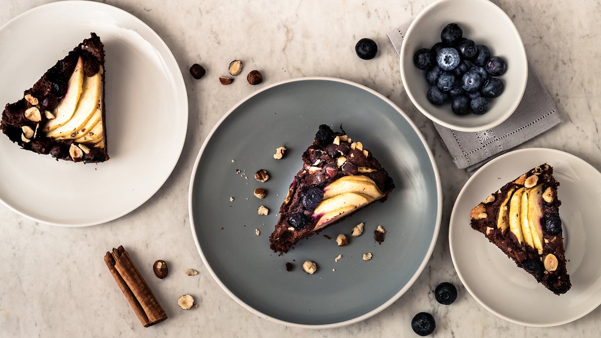 Chocolate cake with Golden Delicious apples and blueberries