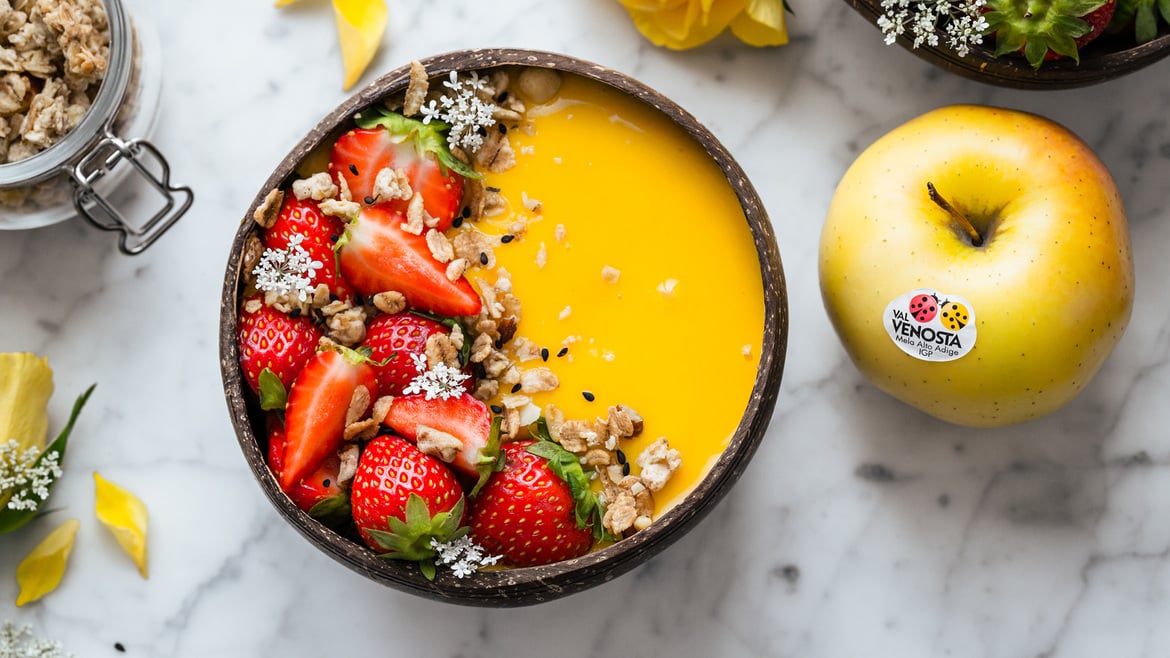 Golden Smoothie Bowl