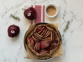 Galletas integrales con manzanas Red Delicious y romero