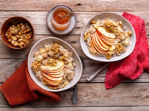 Porridge con mele Gala, noci e miele