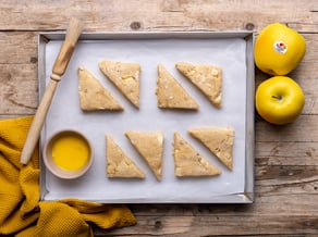 Scones con manzanas Golden Delicious y romero