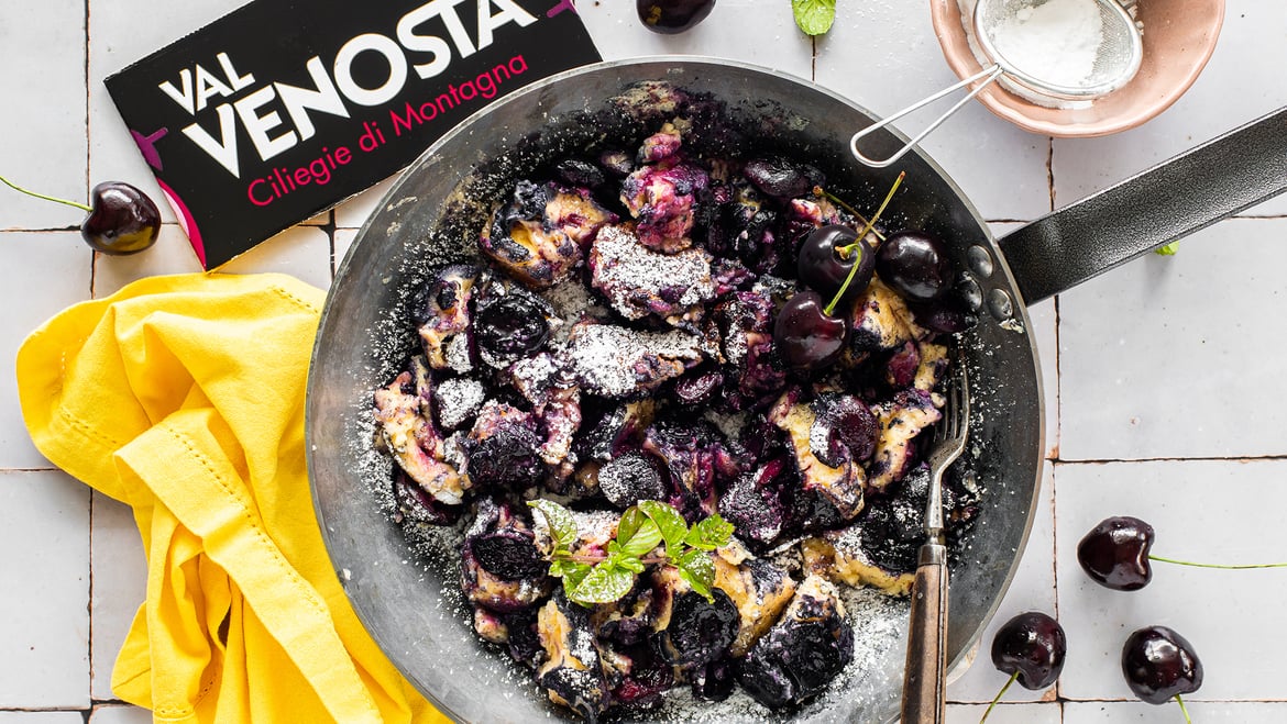 Ricotta cheese pancake with Val Venosta cherries