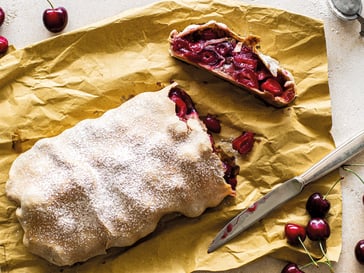 Kirschstrudel aus Ziehteig