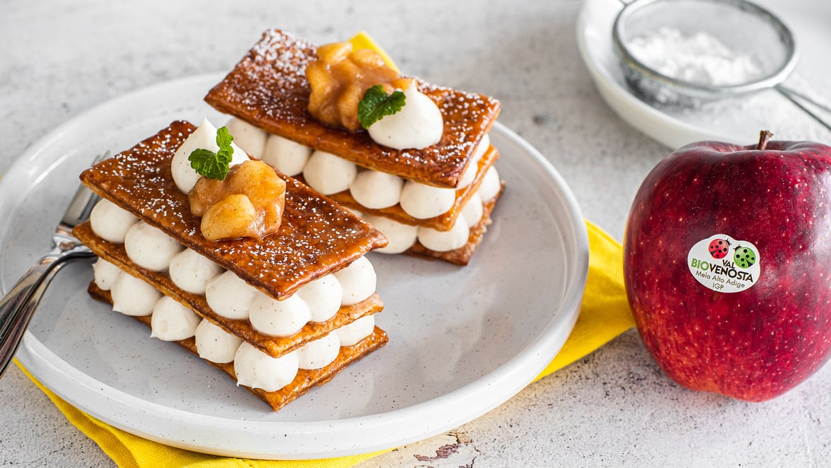 Milhojas con crema de vainilla y manzanas Red Delicious ecológicas