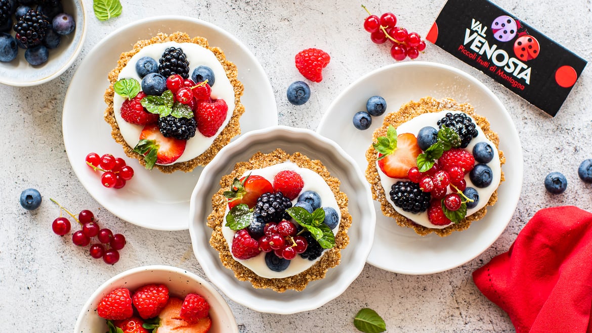 Tartlets with skyr and berries from Val Venosta