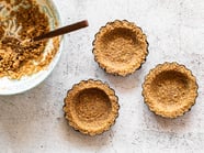 Tartlets with skyr and berries from Val Venosta