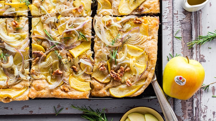 Focaccia con mele Golden Delicious Val Venosta e cipolle