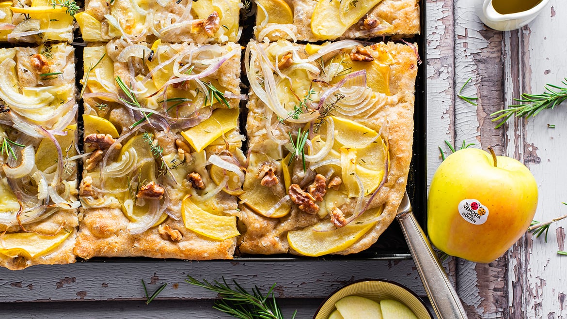 Focaccia con manzanas Golden Delicious Val Venosta y cebollas