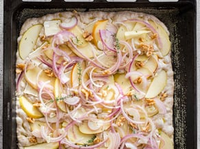 Focaccia with Golden Delicious apples from Val Venosta and onions