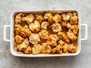 Salad with roasted cauliflower and Golden Delicious apples from Val Venosta