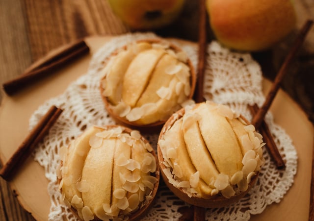 Tartlette mit Vanillecreme und Golden Delicious-Äpfeln aus dem Vinschgau