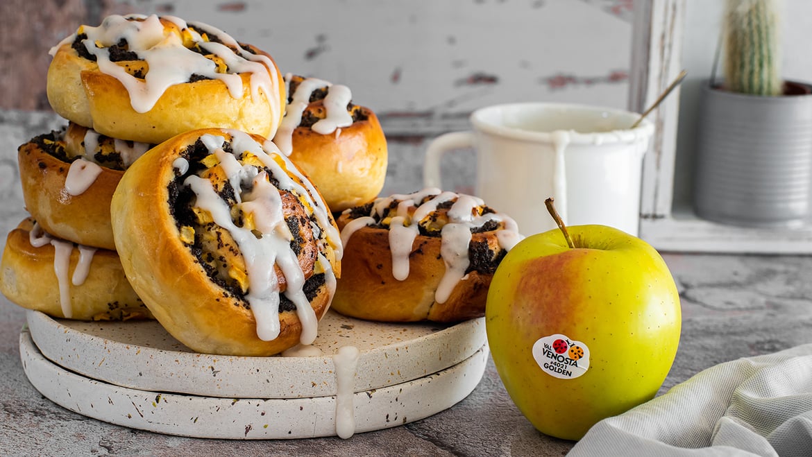 Hefeschnecken mit Mohn-Golden Delicious-Füllung