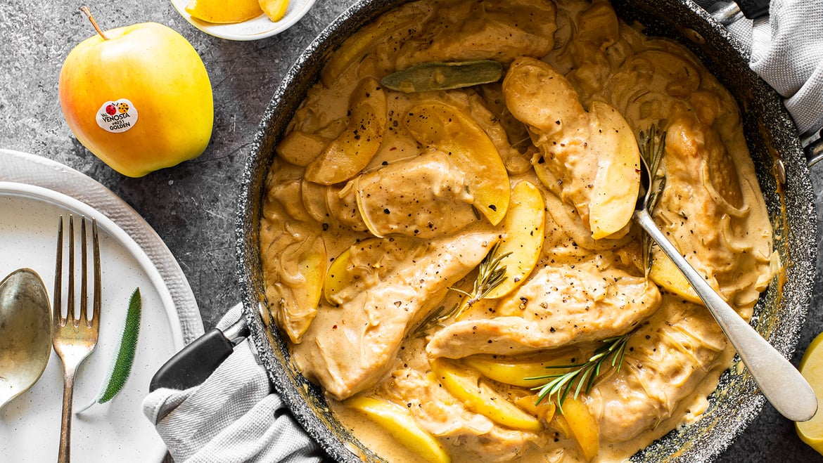 Hühnchen mit Golden Delicious Äpfeln